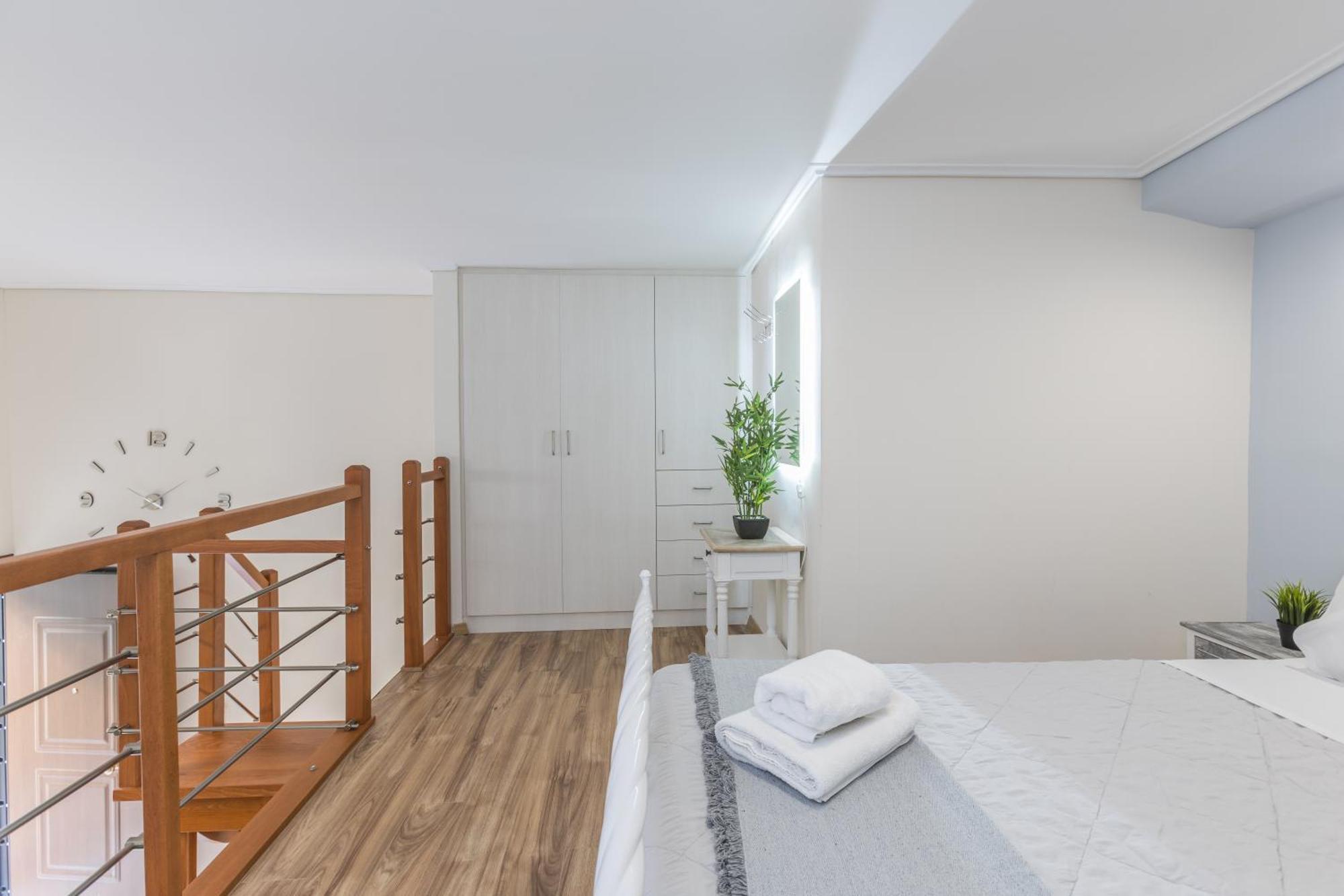 Apartment Raise Koukaki Urban Lofts